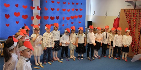 Powiększ grafikę: dzien-babci-i-dziadka-grupa-skrzaty-693048.jpg
