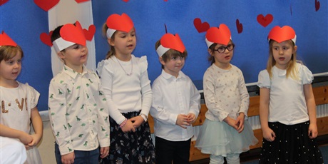 Powiększ grafikę: dzien-babci-i-dziadka-grupa-skrzaty-693049.jpg