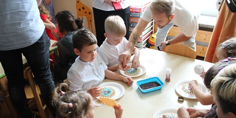 Powiększ grafikę: pasowanie-na-smerfa-668835.jpg