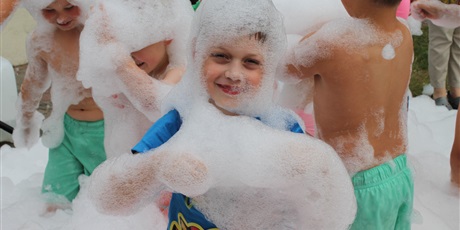 Powiększ grafikę: piana-party-w-przedszkolnym-ogrodzie-671222.jpg