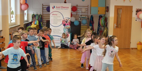 Powiększ grafikę: pokazy-just-dance-693074.jpg