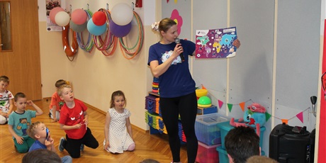 Powiększ grafikę: pokazy-just-dance-693075.jpg