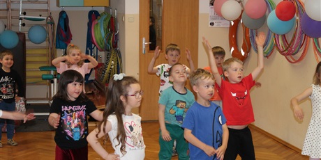 Powiększ grafikę: pokazy-just-dance-693076.jpg