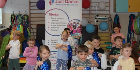 Powiększ grafikę: pokazy-just-dance-693078.jpg