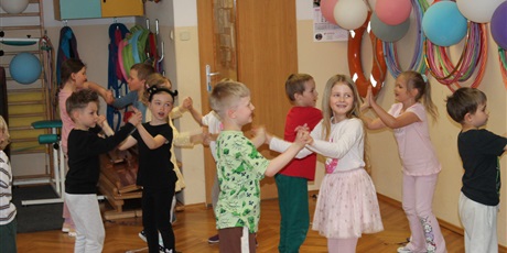 Powiększ grafikę: pokazy-just-dance-693079.jpg