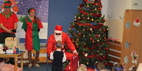 Powiększ grafikę: przedstawienie-swiateczne-grupa-misie-671205.jpg