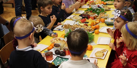 Powiększ grafikę: przedstawienie-swiateczne-grupa-misie-671206.jpg