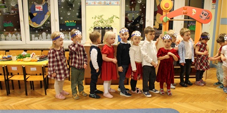 Powiększ grafikę: przedstawienie-swiateczne-grupa-misie-671207.jpg