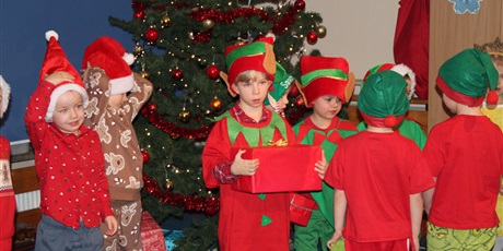 Powiększ grafikę: przedstawienie-swiateczne-grupa-tygryski-671211.jpg