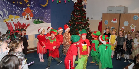 Powiększ grafikę: przedstawienie-swiateczne-grupa-tygryski-671212.jpg